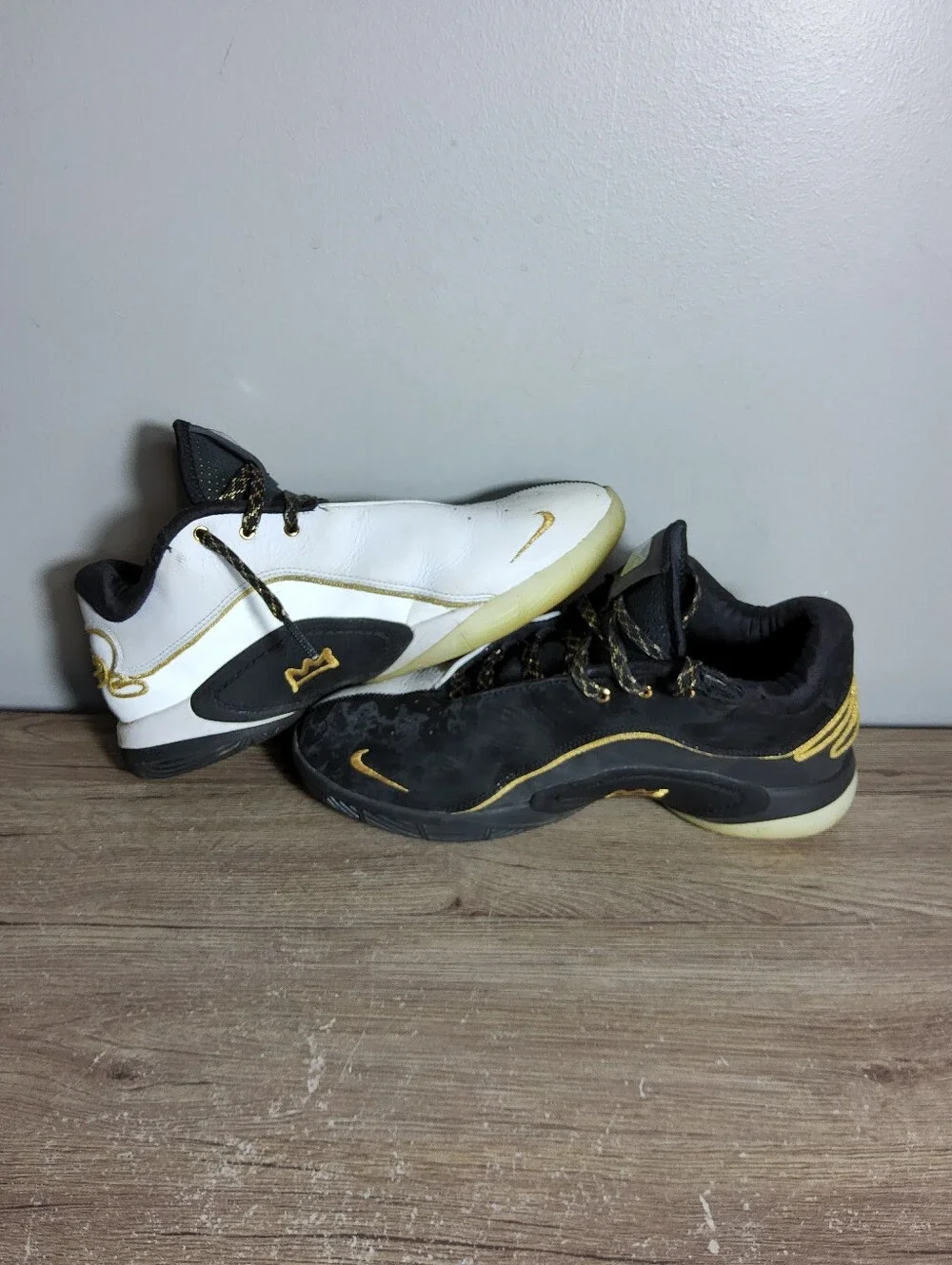Size 9.5 Nike LeBron XXII ‘Mogul’ White Black Gold